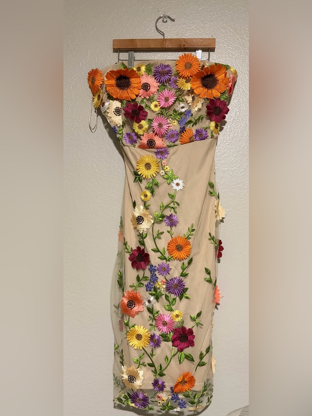 NWT SIZE LARGE VICI Fresh Bloom Strapless Floral
Applique Midi Dress - Picture 6 of 8